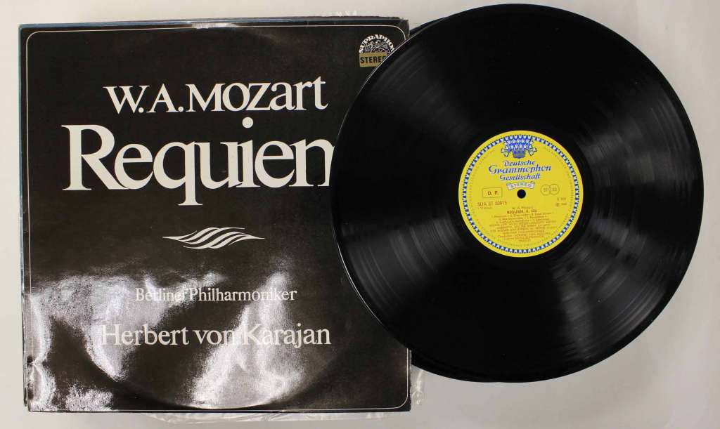 Пластинка виниловая &quot;W. Mozart. Requiem&quot; Deutsche Grammophon Gesellschaft 300 мм. (Сост. отл.)